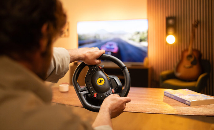 Thrustmaster T98-P Ferrari 296 GTB Lenkrad produkt in gebrauch