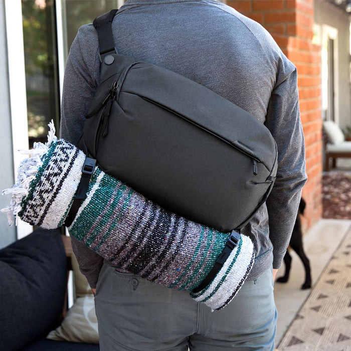 Peak Design Everyday Sling 10L v3 Black produkt in gebrauch