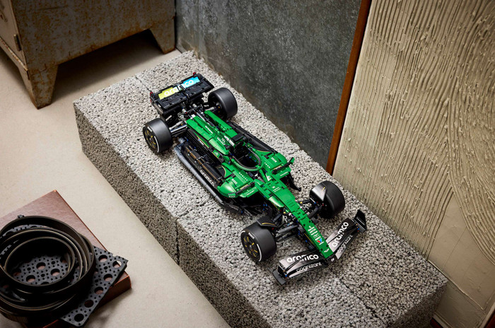 LEGO Technic Aston Martin Aramco AMR25 F1 Car 42240 visual supplier