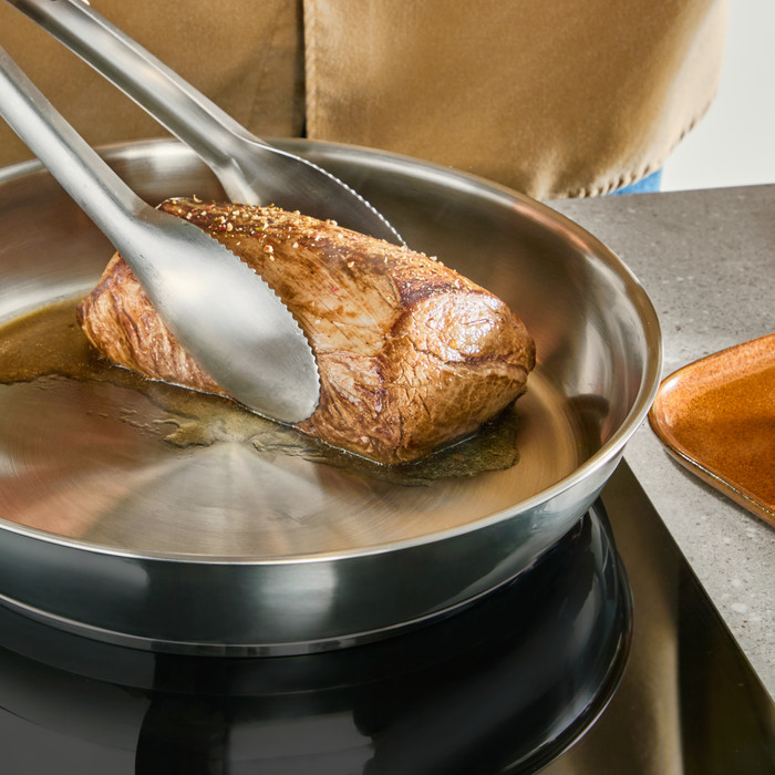 Tefal Extreme Frying Pan Set 24cm/28cm product in use