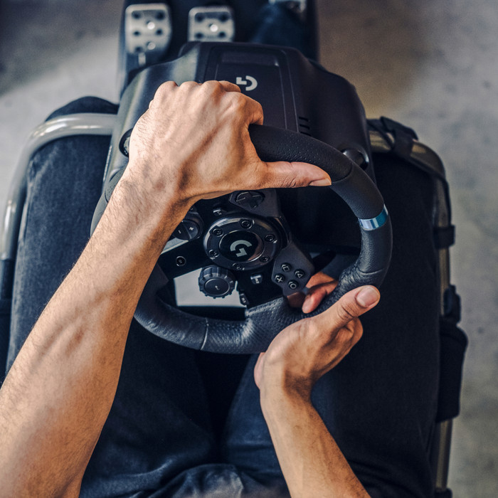 Logitech G923 TRUEFORCE - Lenkrad mit Force Feedback für den PC produkt in gebrauch