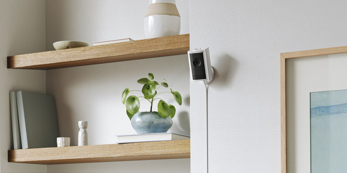 Ring Indoor Camera Plus Weiß produkt in gebrauch
