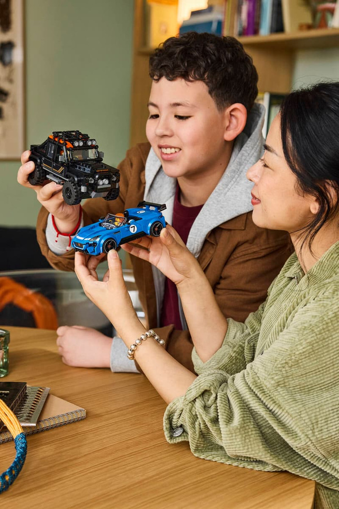 LEGO Speed Champions Jaguar Project 7 & Land Rover Defender 77264 produkt in gebrauch