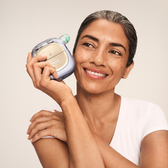 Shark FacialPro Glow + DePuffi FH320EUPL Lila produkt in gebrauch