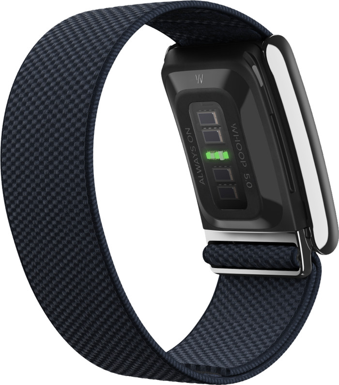 WHOOP 5.0 SuperKnit Luxe Band Dunkelblau produkt in gebrauch