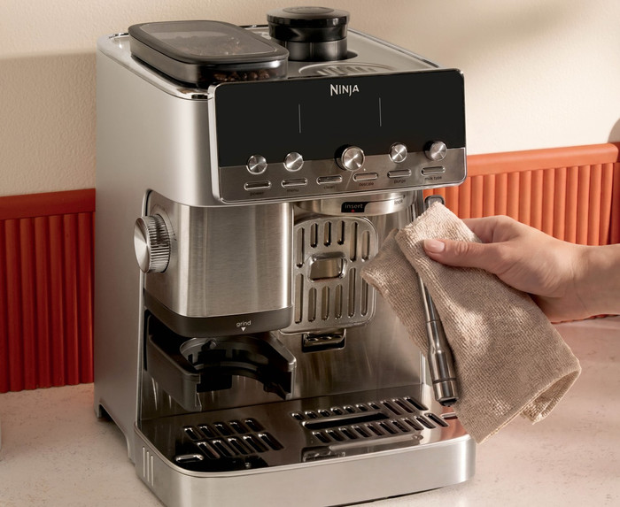 Ninja Luxe Café Mini Plus ES352EU produkt in gebrauch