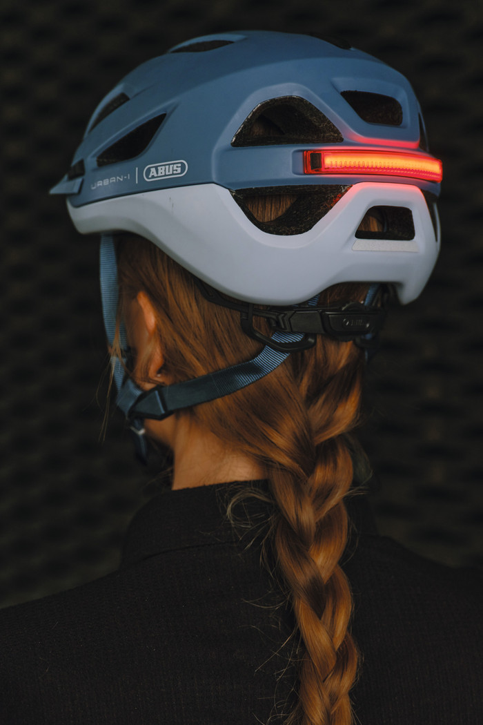 ABUS URBAN-I 4.0 ACE Blau L produkt in gebrauch