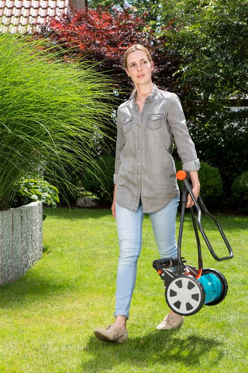 Gardena 330 product in use