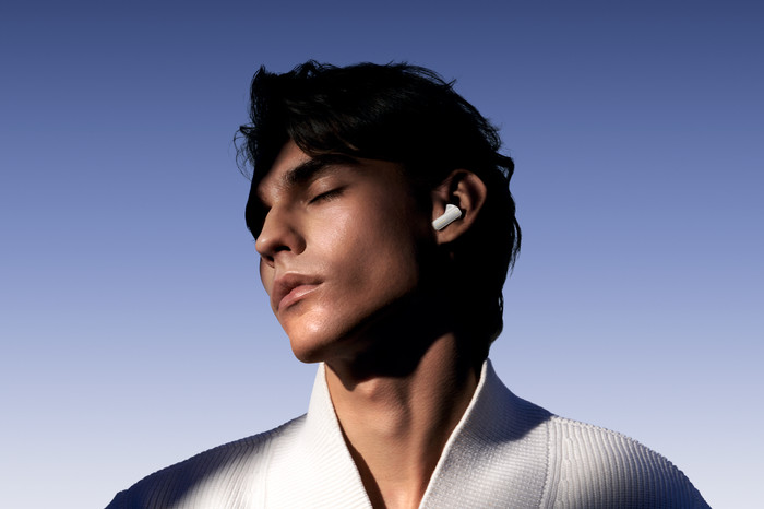 HUAWEI FreeBuds 4 Pro White product in use