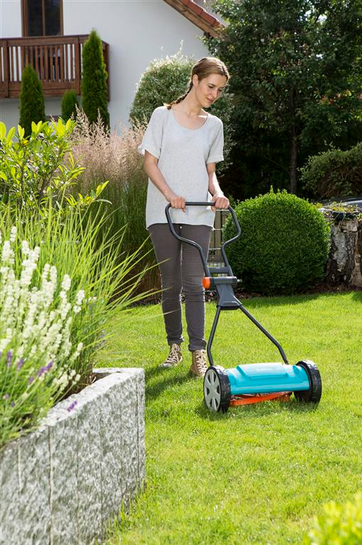 Gardena 330 product in use