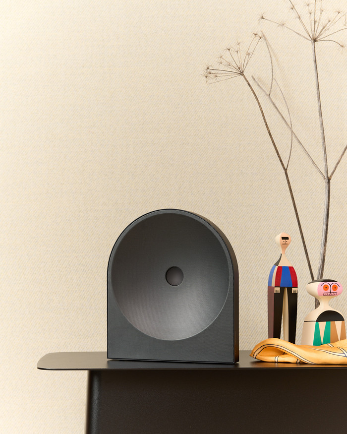 Samsung Music Studio 5 Black product in use