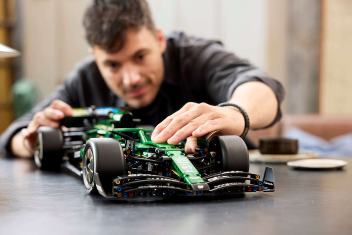 LEGO Technic Aston Martin Aramco AMR25 F1 Car 42240 visual supplier