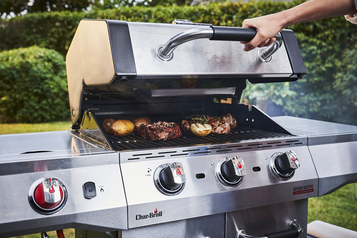 Charbroil Advantage Pro S3 produkt in gebrauch