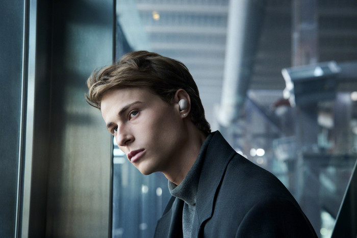 Sony WF1000XM6S Silber produkt in gebrauch