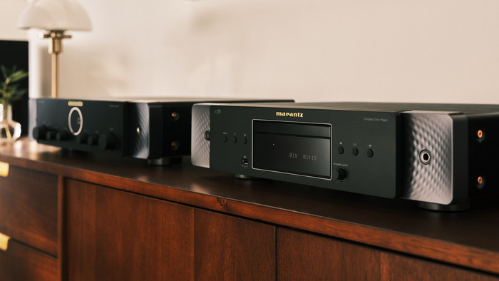 Marantz MODEL 70 Black product in use