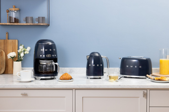 SMEG KLF03NBEU Navy Blue produkt in gebrauch