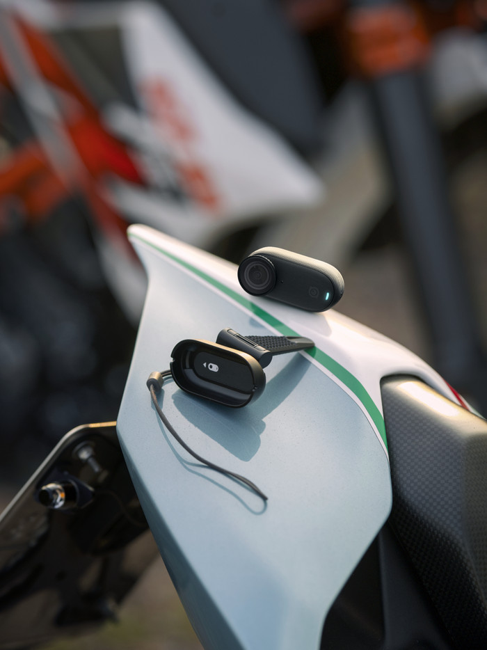 Insta360 Go 3S Motorrad-Set mit helmintegrierter POV-Halterung produkt in gebrauch