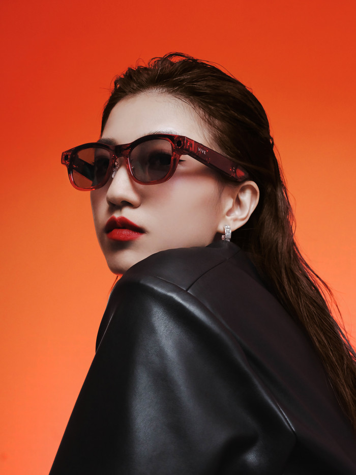 HTC VIVE Eagle AI Glasses Sunglasses Rectangular Red product in use