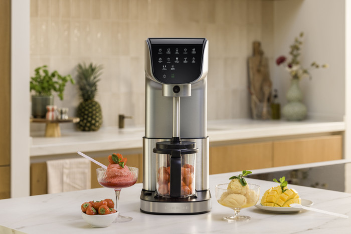 Pierre Ice Cream Maker PICM7000 product in use