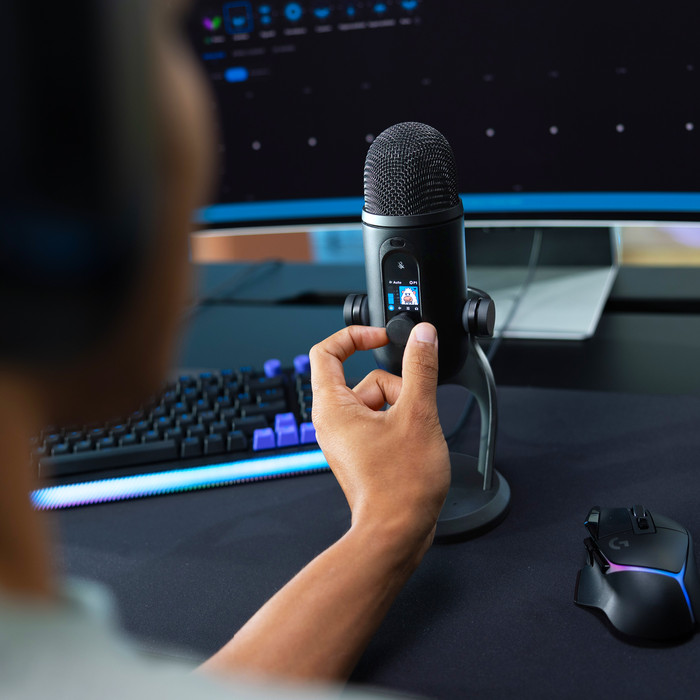 Blue Yeti 2 Black product in use