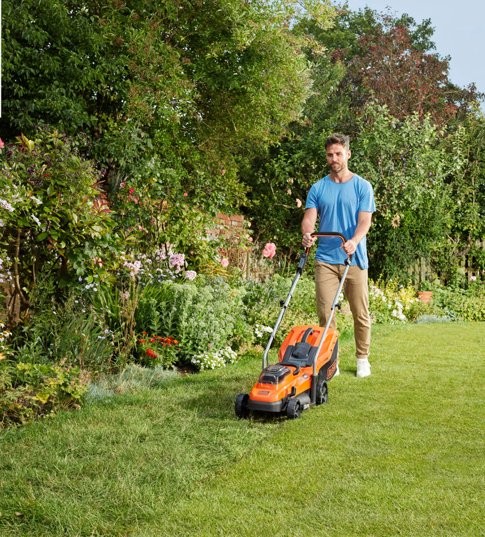 BLACK+DECKER BCMW3318N (ohne Akku) produkt in gebrauch