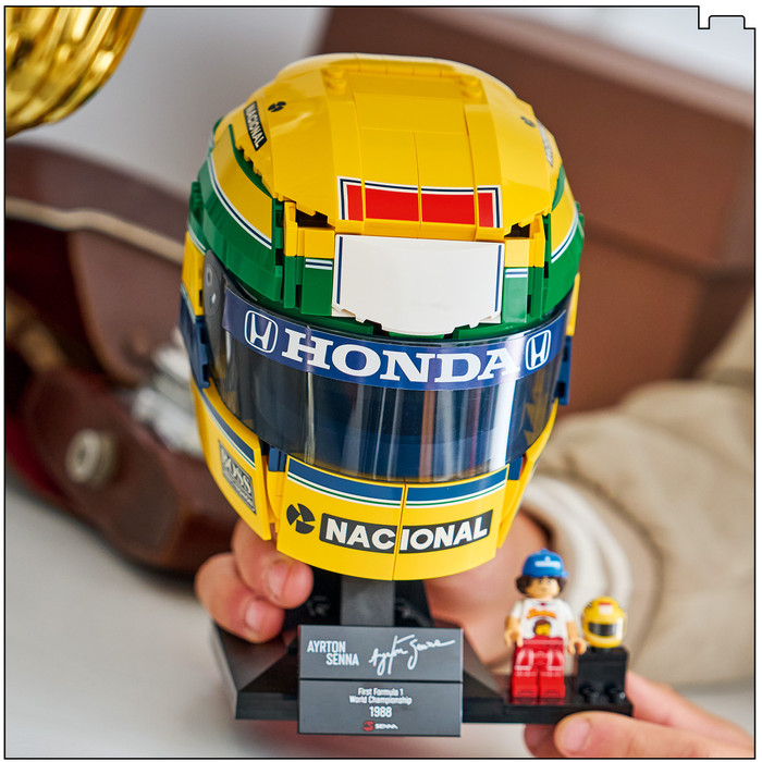 LEGO Editions F1 Ayrton Senna Helm 43024 produkt in gebrauch