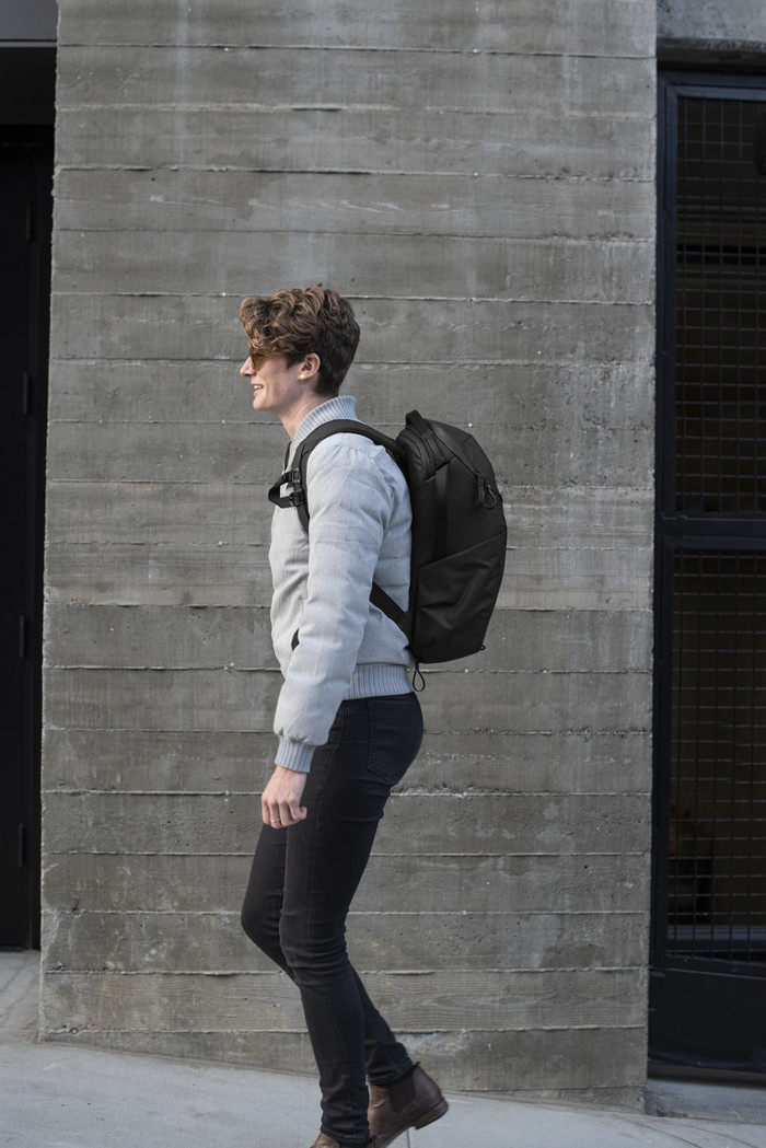 Peak Design Everyday Backpack 20L Zip v3 Black produkt in gebrauch
