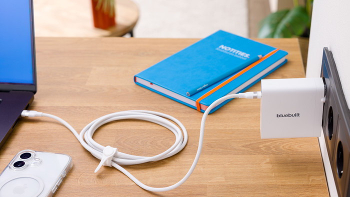BlueBuilt 140W GaN USB-C Charger White product in use