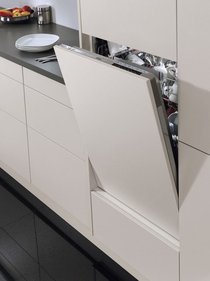 AEG FSE75748P / Built-in / Fully Integrated / Niche height 82-90cm product in use