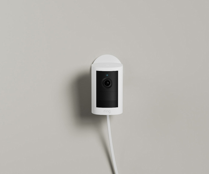Ring Außenkamera mit Netzteil 2. Generation Weiß produkt in gebrauch