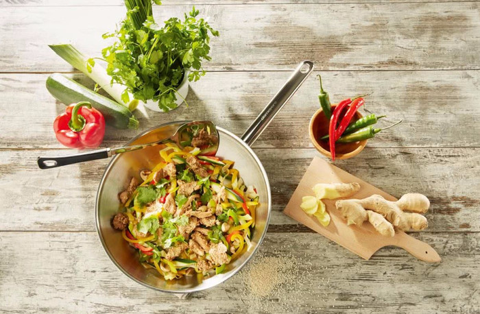 Demeyere Apollo 7 Wok 30 cm produkt in gebrauch