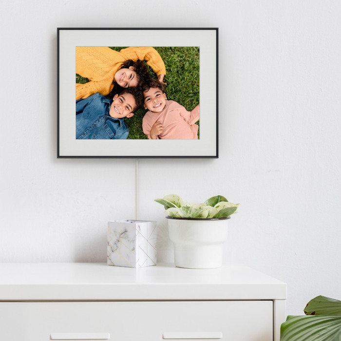 Aura Frames Walden Schwarz produkt in gebrauch