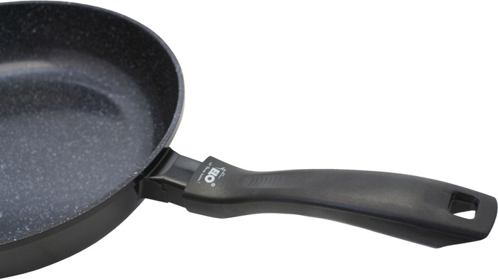 ELO Marmorit Schmorpfanne 28 cm detail