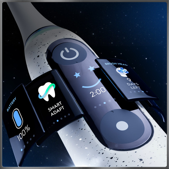 Oral-B iO 10 Weiß Vorteilspack produkt in gebrauch