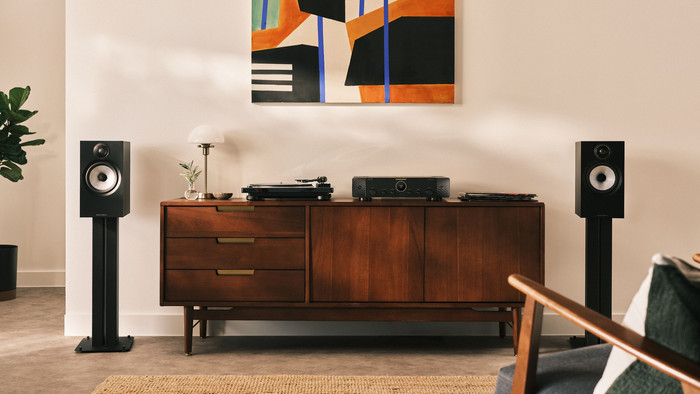 Marantz MODEL 70 Black product in use