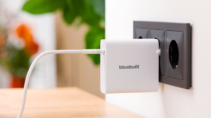 BlueBuilt 140W GaN USB-C Charger White product in use