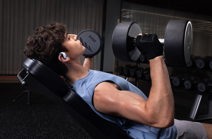 Shokz OpenFit Air 2 Blau produkt in gebrauch