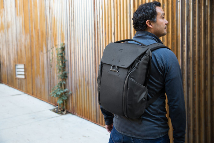Peak Design Everyday Backpack 20 l v3 Black produkt in gebrauch