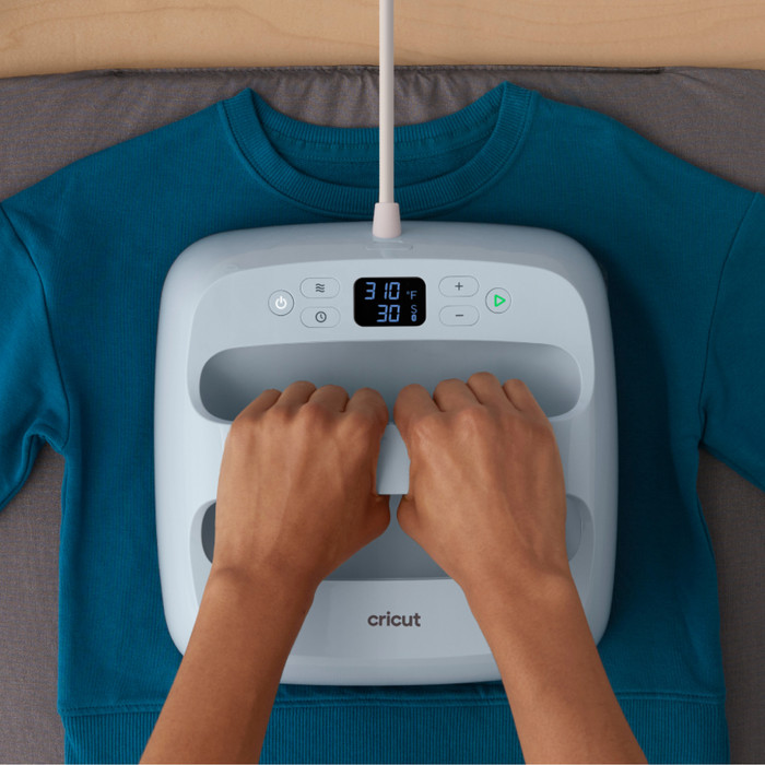 Cricut Joy 2 Blue Essentials + EasyPress Mini bundle product in use