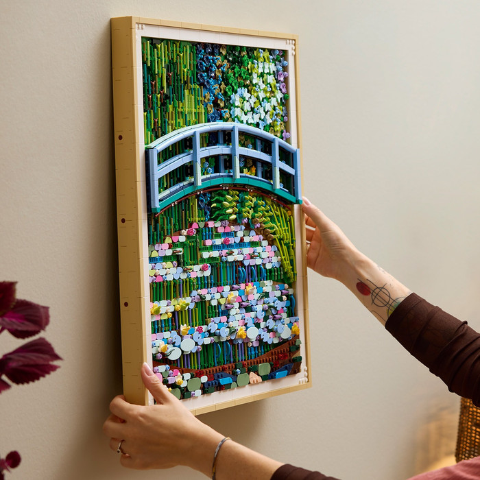 LEGO Art Claude Monet: Brücke über einen Seerosenteich 31220 produkt in gebrauch