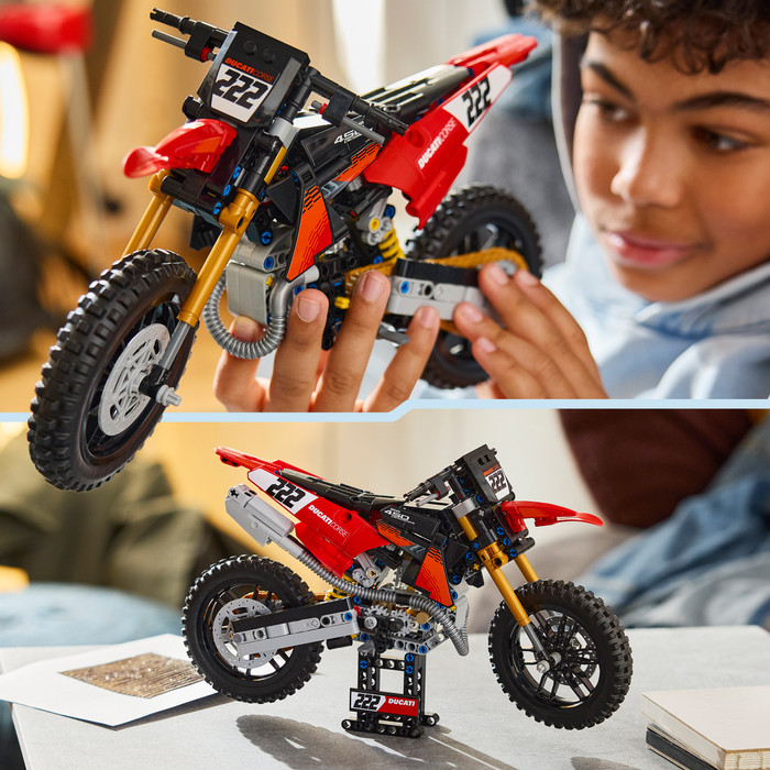 LEGO Technic Ducati Desmo450 MX Factory Motorrad 42238 detail