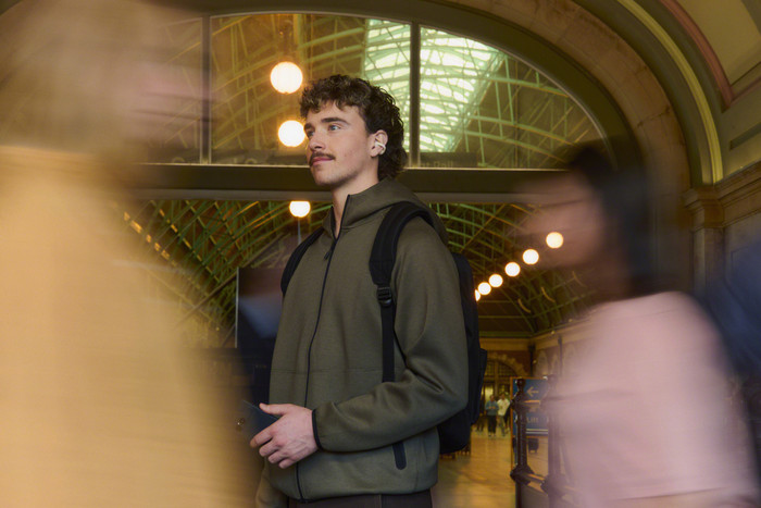 Sony Linkbuds Clip Beige produkt in gebrauch