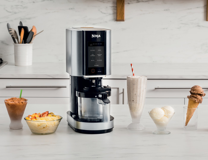 Ninja CREAMi 7-in-1 Eismaschine NC302EU produkt in gebrauch