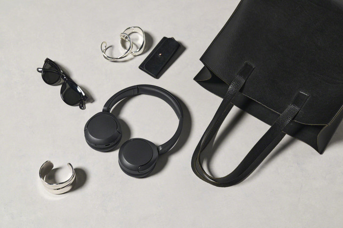 Sony WH-CH530 Black product in use