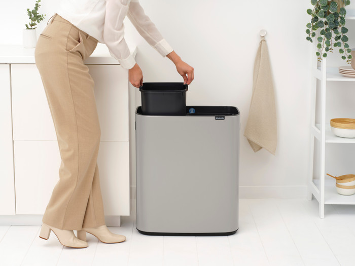 Brabantia Bo Touch Bin Mülleimer 2 x 30 Liter Soft Grey produkt in gebrauch