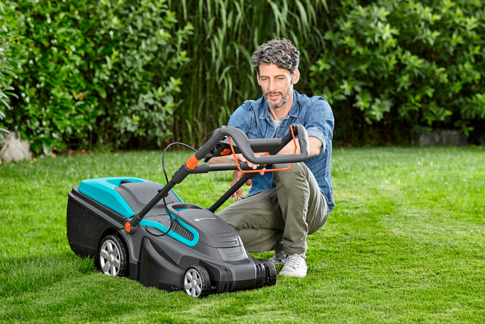 Gardena PowerMax 42 product in use