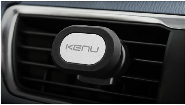 Kenu Airframe Handyhalterung Lüftungsschlitze Magnet Schwarz produkt in gebrauch