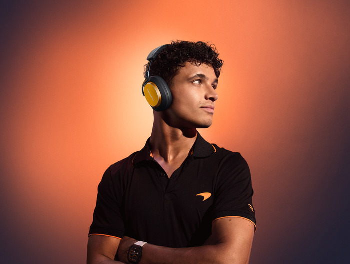 Bowers & Wilkins PX8 S2 McLaren produkt in gebrauch