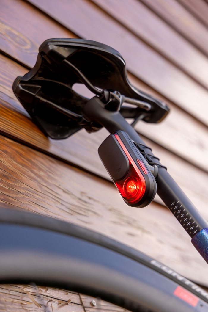 Garmin Varia RearVue 820 Radar mit Rücklicht produkt in gebrauch