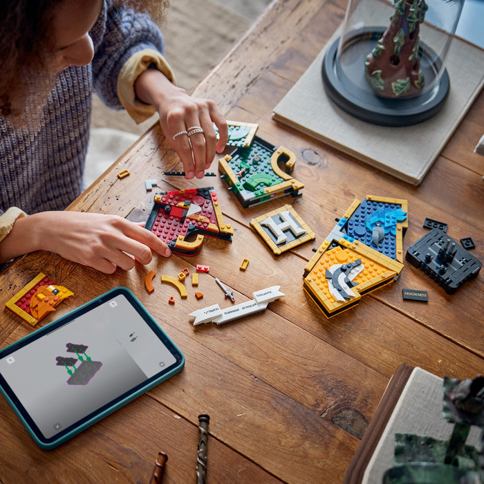 LEGO Harry Potter Hogwarts Hauswappen 76462 produkt in gebrauch